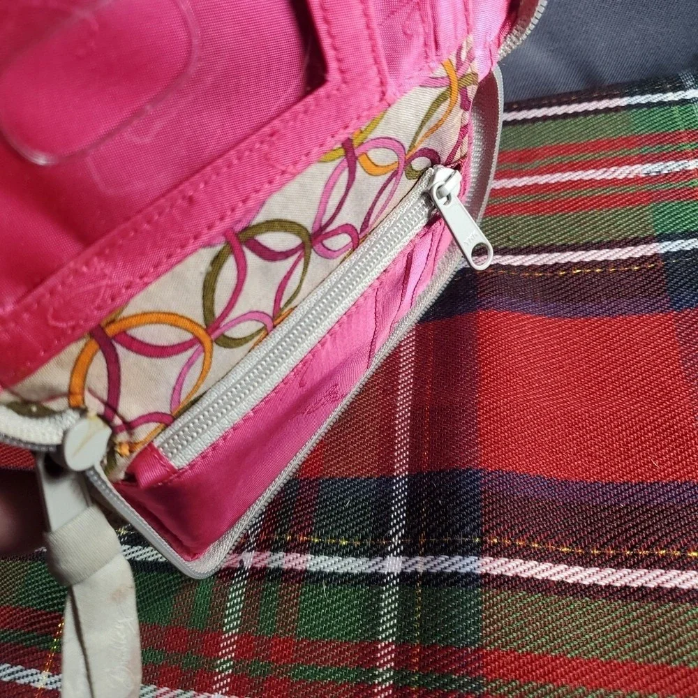 Vera Bradley Viva La Vera Floral All In One Wristlet Womens OS Pink Good Quilted